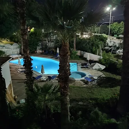 Dolphin Aparthotel 3*