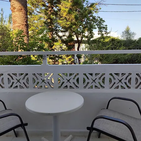 Dolphin Aparthotel 3*