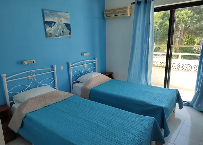 Dolphin Aparthotel 3*